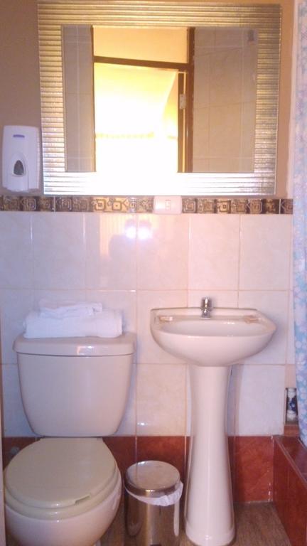 Hospedaje Oasis チクラーヨ 部屋 写真