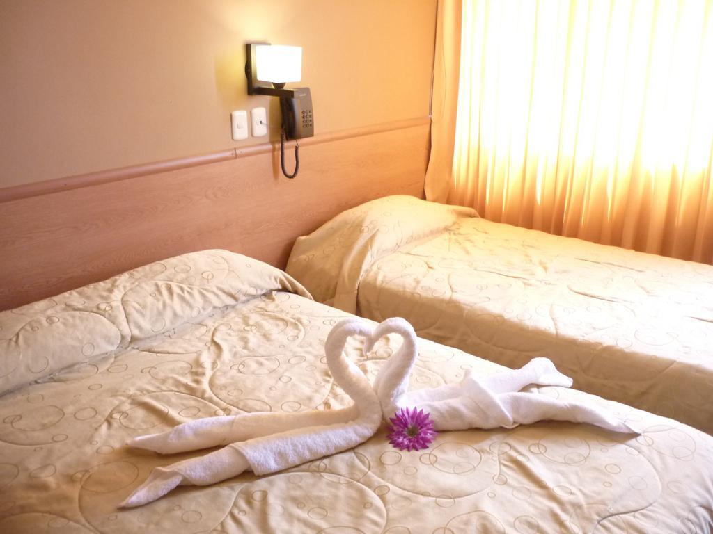 Hospedaje Oasis チクラーヨ 部屋 写真