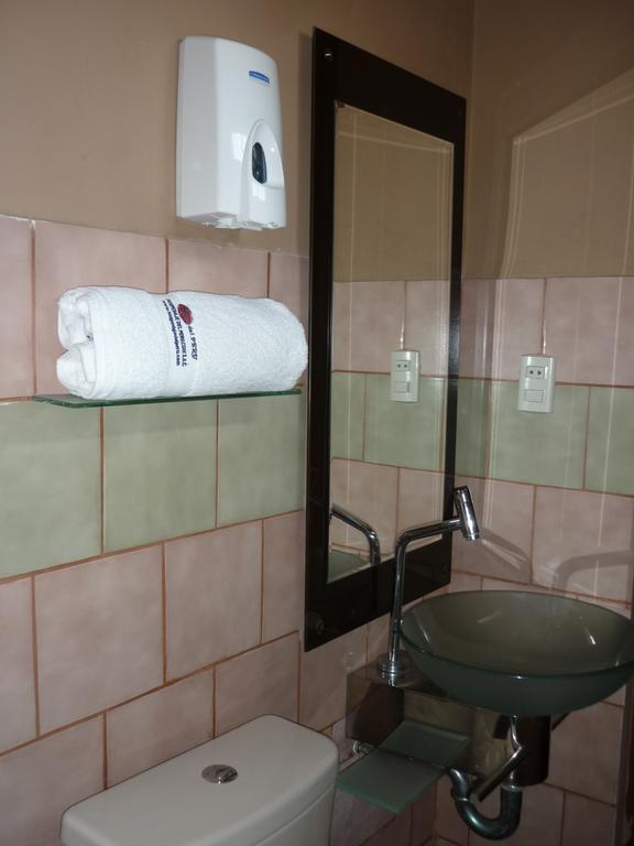Hospedaje Oasis チクラーヨ エクステリア 写真